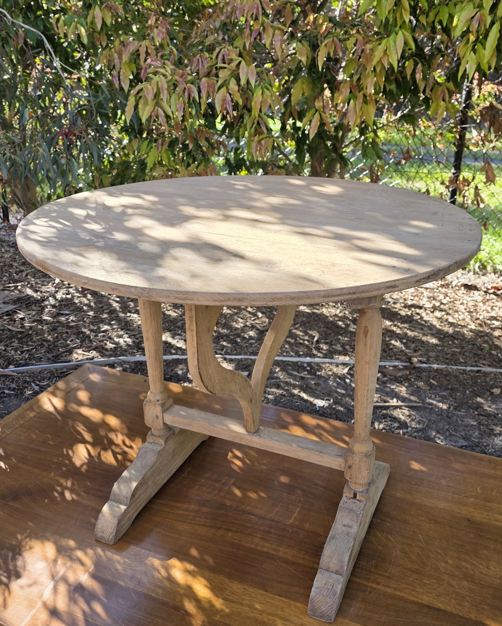 An early French Vigneron Table